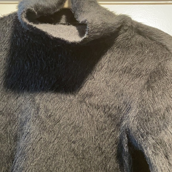 Zara Faux Fuzzy Soft Turtleneck Cropped Top - Picture 2 of 3